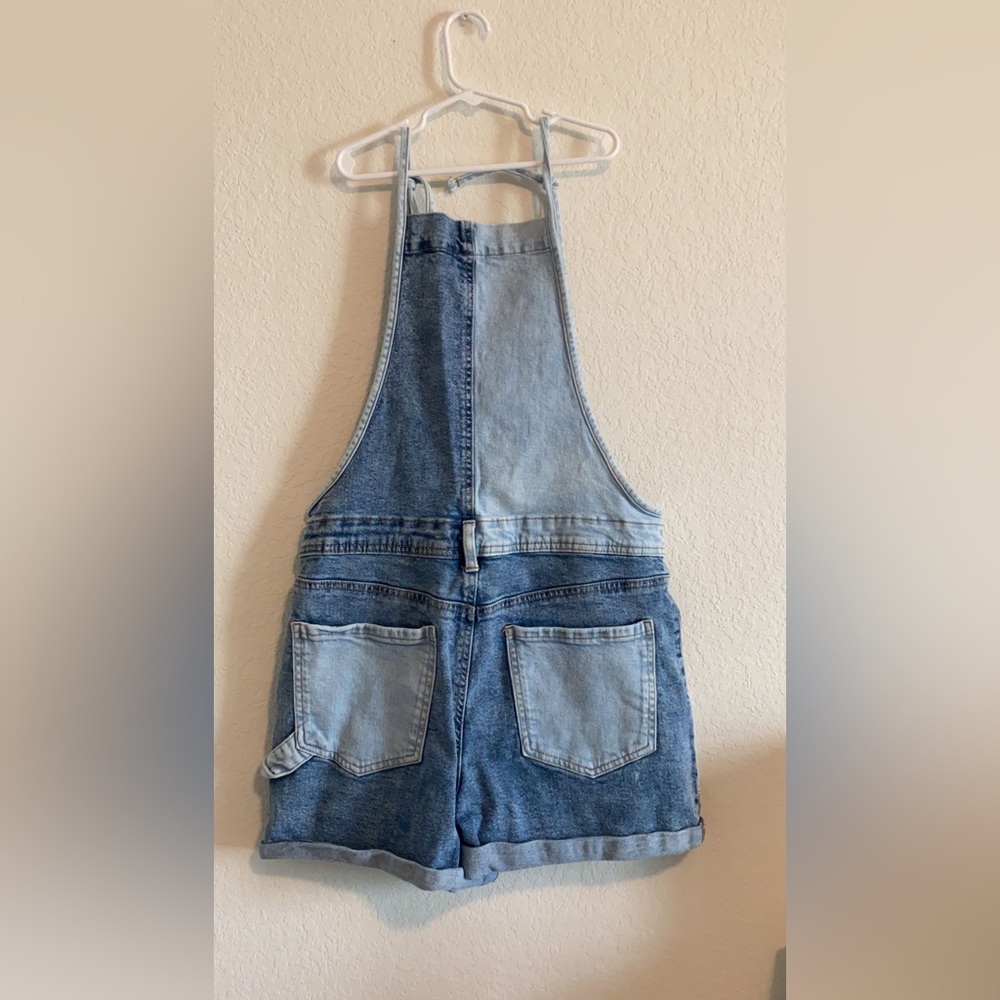 Overalls ! - Picture 4 of 4